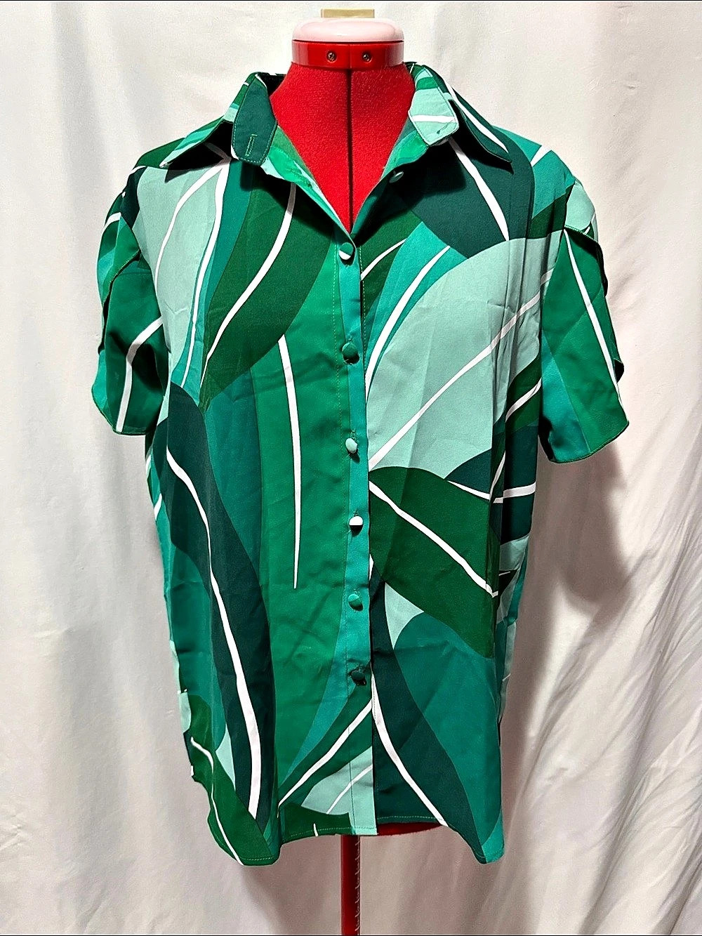 HXRK V Abstract Green & White Button Down NWT
